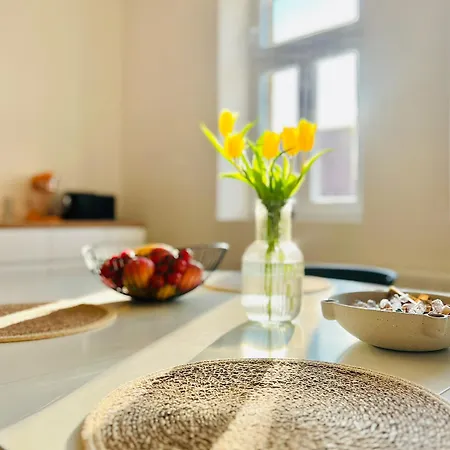 Spacious In The Hearth Of With Outdoor Grill And Fireplace מודרה