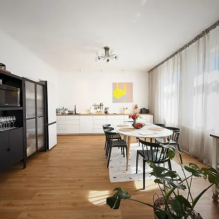 Spacious In The Hearth Of With Outdoor Grill And Fireplace * מודרה