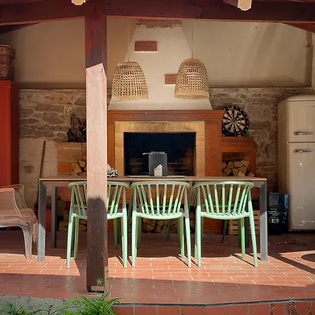 וילה Spacious In The Hearth Of With Outdoor Grill And Fireplace מודרה